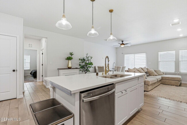 Building Photo - 6556 Ta Suil Pl