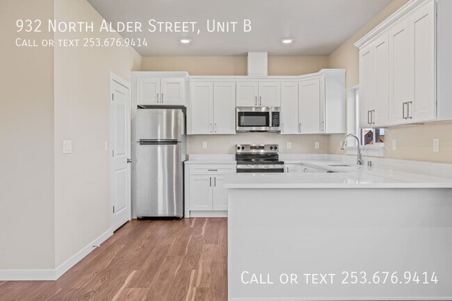 Building Photo - 932 N Alder St