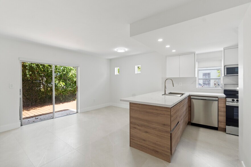 Building Photo - 3597 SW 17th St