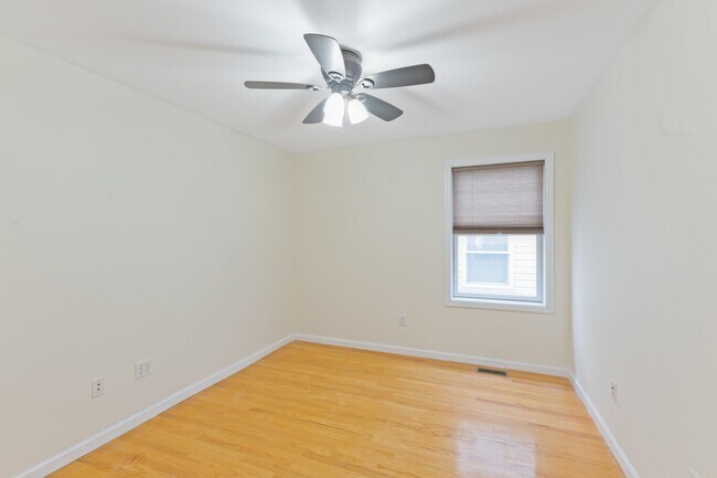 Building Photo - 260 Custer Ave