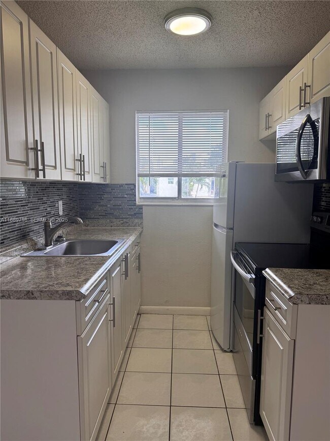 Building Photo - 2150 Madison St