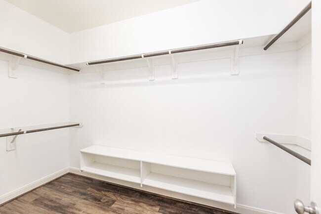 Building Photo - 25514 Kearsley Dr