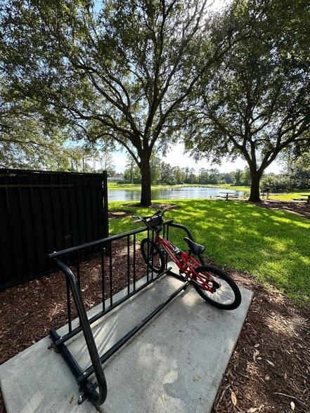 Building Photo - 13703 Richmond Park Dr N