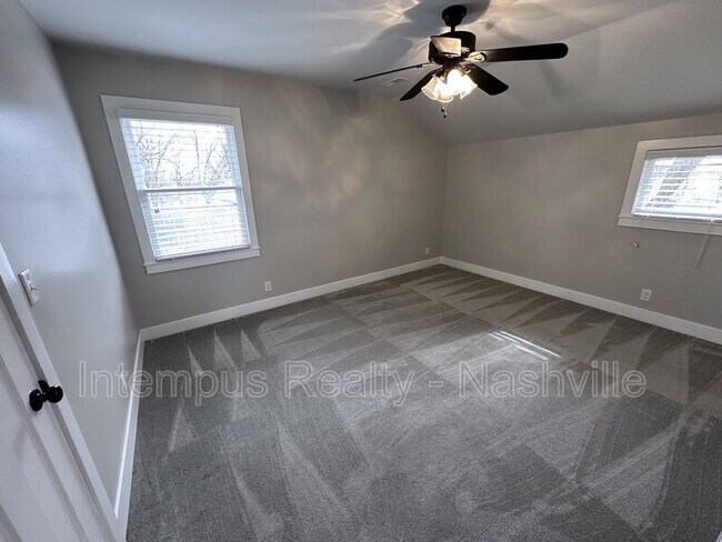 Building Photo - 548 Veritas St