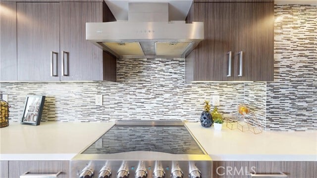 Building Photo - 818 N Doheny Dr