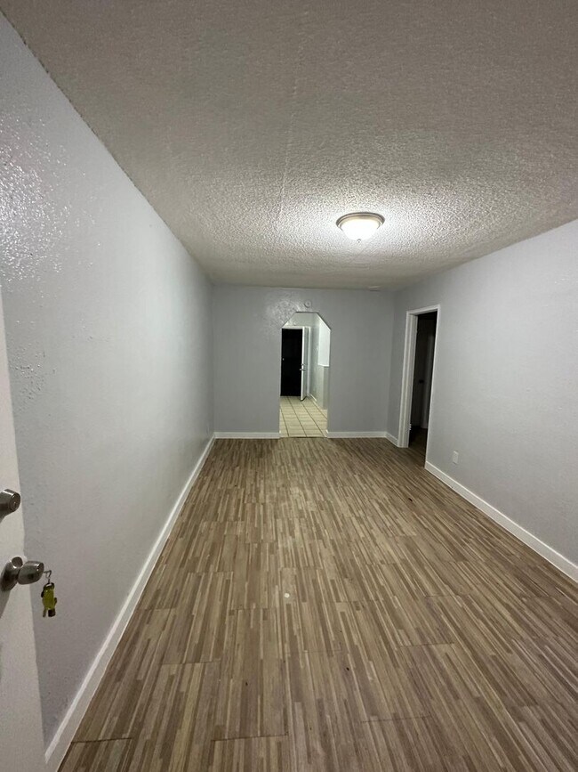 Building Photo - 2845/2847 W 6th St.