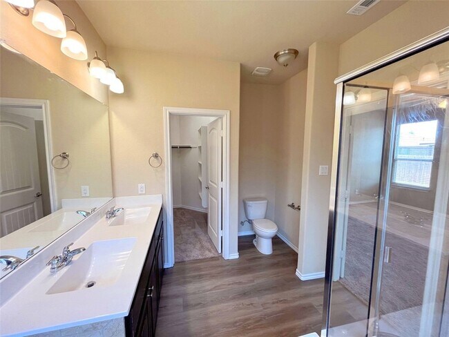 Building Photo - 473 Spring Dr