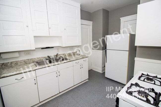 Building Photo - 3104 Montclair Ave