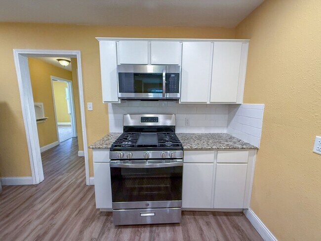 Building Photo - Available NOW!!!! This charming 1 story, 2...