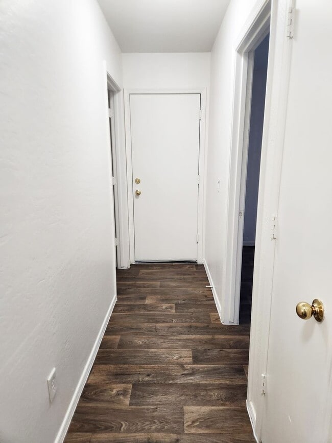 Building Photo - 3 bed 2 bath home