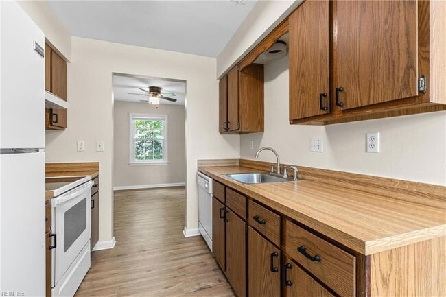 Building Photo - 2008 Fawnwood Common