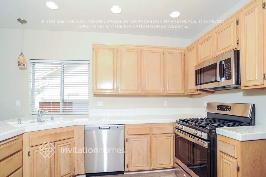 Building Photo - 42418 Coronet Ct