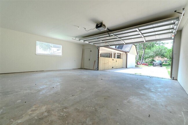 Building Photo - 19314 Enchanted Oaks Dr