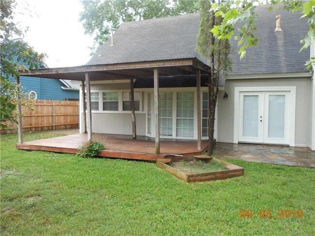 Building Photo - 1710 Foxfire Dr