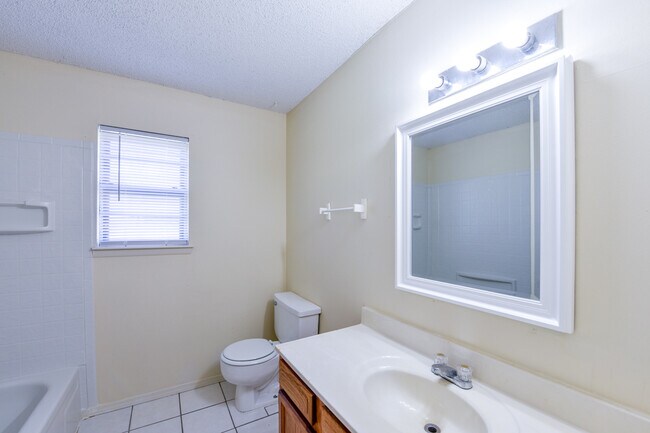 Building Photo - 105 Goff Cir