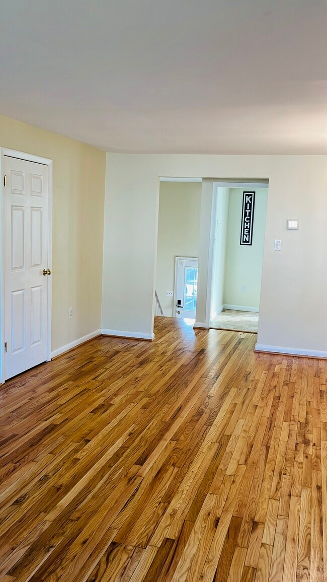 Building Photo - 2 Wimbledon Ln