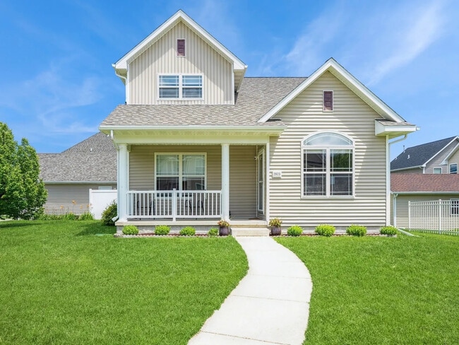 Building Photo - 2823 SW Reunion Dr