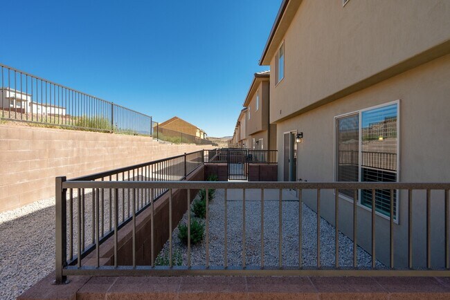 Building Photo - Modern 4-Bed Stand-Alone Home with Fenced Patio