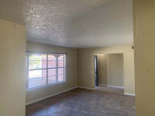 Building Photo - 10608 Lakewood Ave