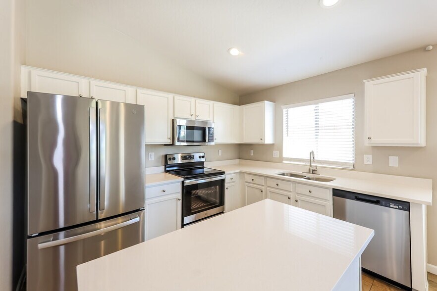 Building Photo - 3876 S Shiloh Way