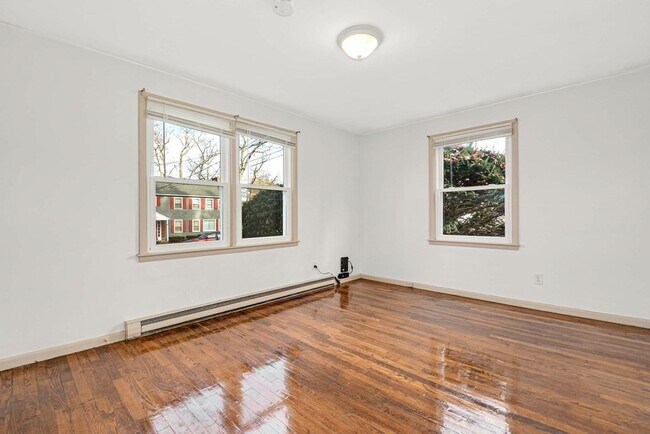 Building Photo - 26 SW Cutoff