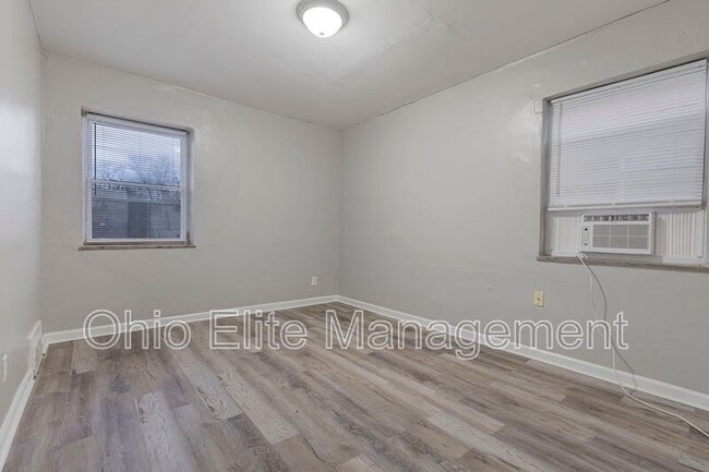 Building Photo - 987 Lilley Ave