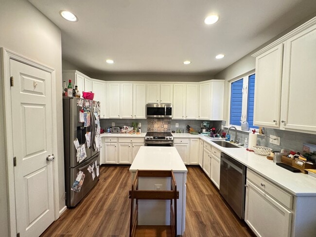 Building Photo - Stunning 3 Bed 2.5 Bath Home With Fenced Yard In Beautiful Harris Property