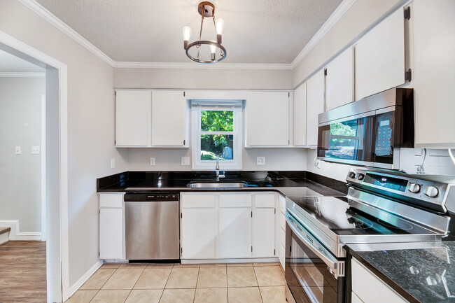 Ample storage for chefs! - 5540 Kaplan Dr