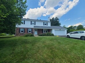 Building Photo - 2105 Hemlock Rd
