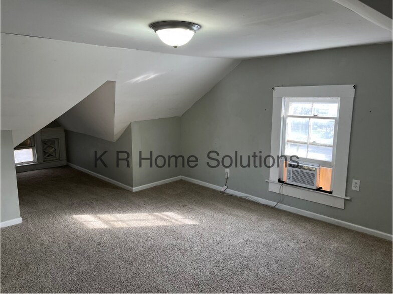 Building Photo - 246 Hatton St