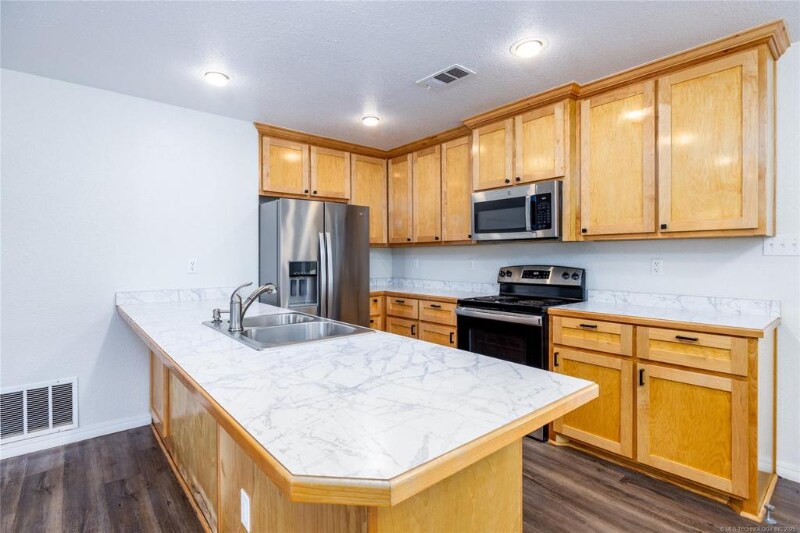 Building Photo - 850 N 4015 Rd