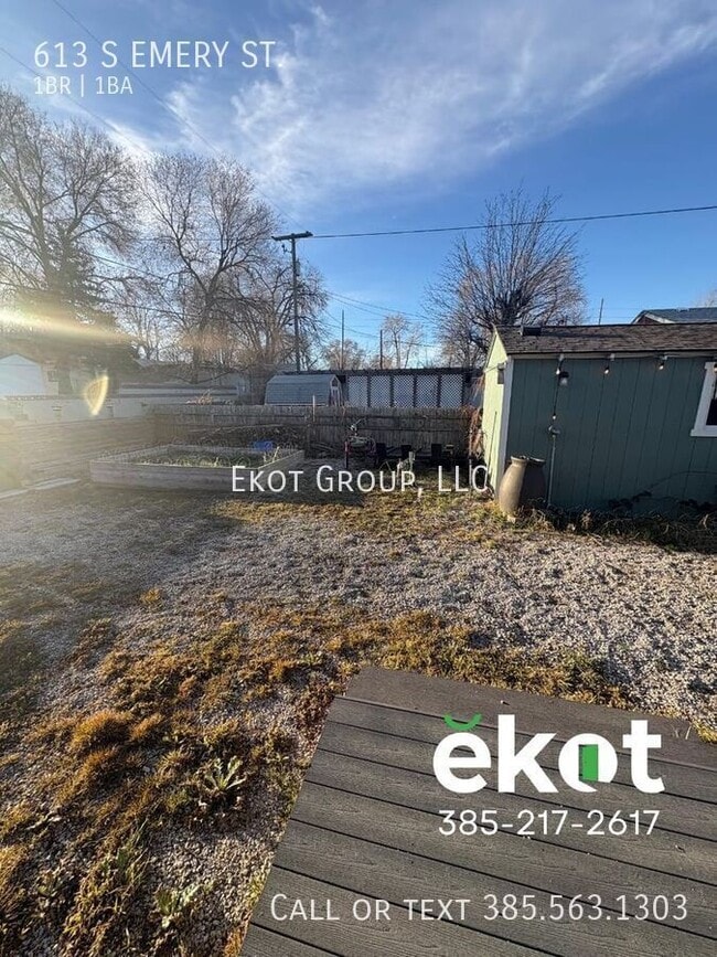 Building Photo - 613 Emery St W