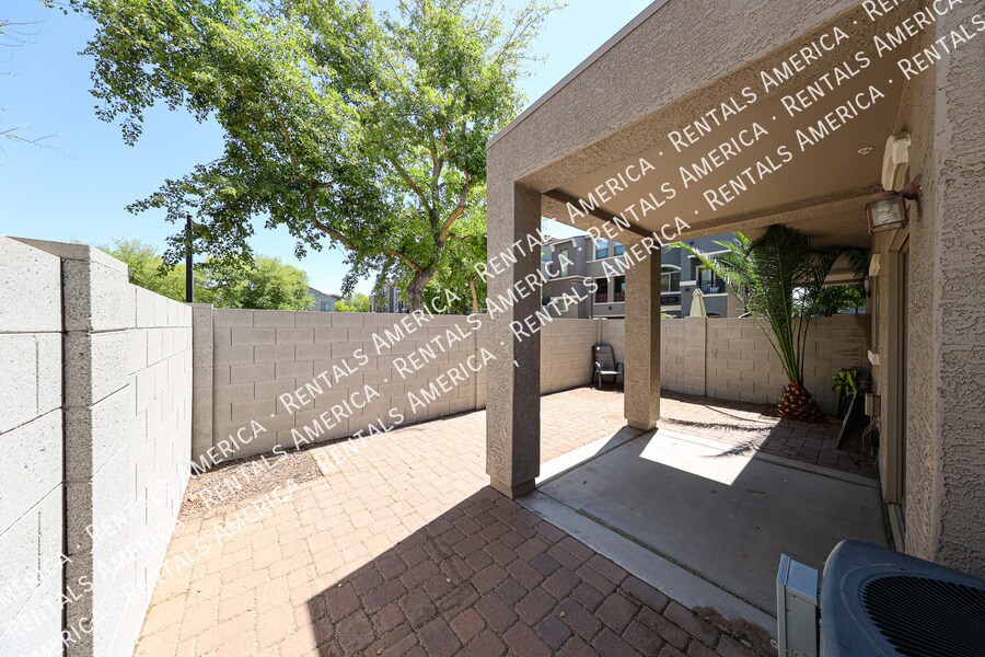 Building Photo - 2401 E Rio Salado Pkwy