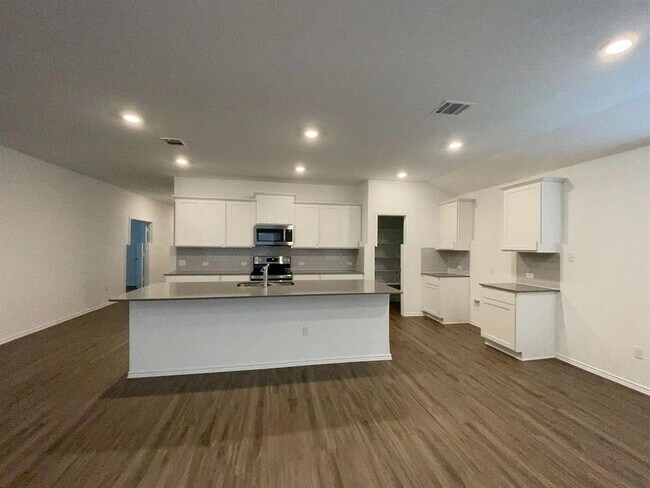 Building Photo - 213 Chickasaw Ln