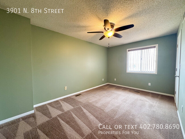 Building Photo - Fully remodeled townhome for rent!