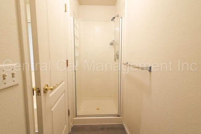 Building Photo - 3 Bedroom/2 Bath Home in RiverLakes - $225...