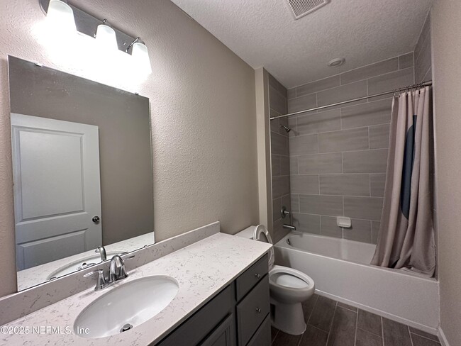 Building Photo - 3960 Cloverdale Ct