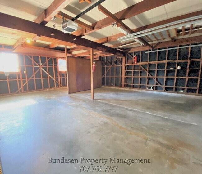 Building Photo - 1303 Hexem Ave