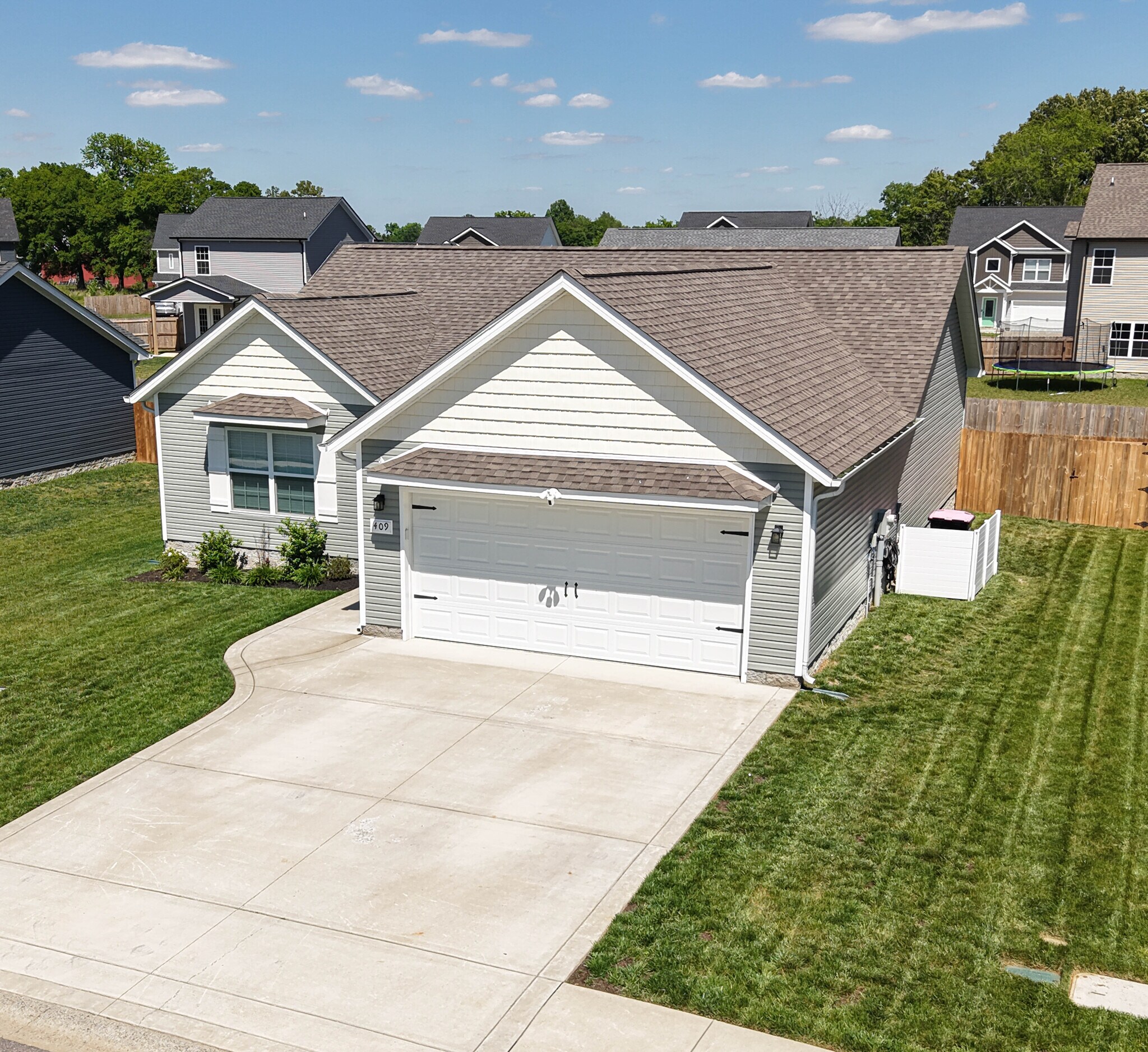 Building Photo - 409 Pomeroy Dr