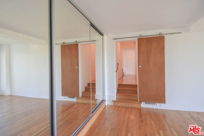 Building Photo - 8895 Appian Way