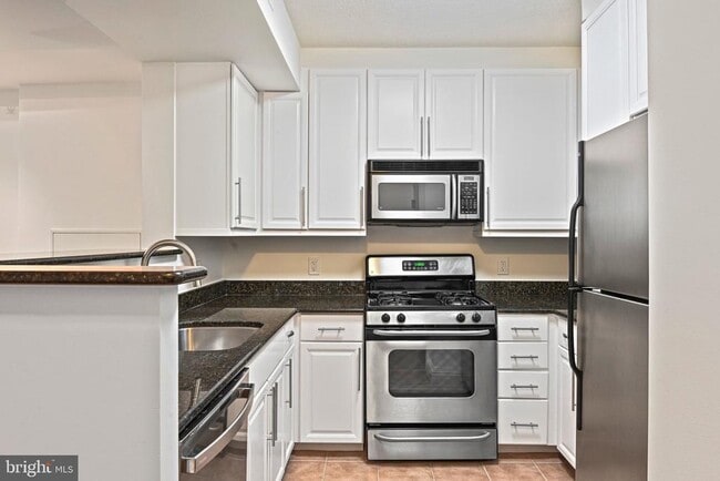 Building Photo - 11760 Sunrise Valley Dr