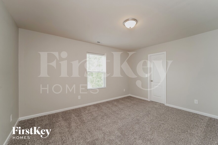 Building Photo - 8317 Kneller St