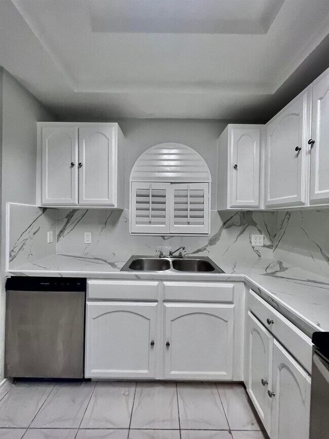 Building Photo - 1101 Shiloh Dr