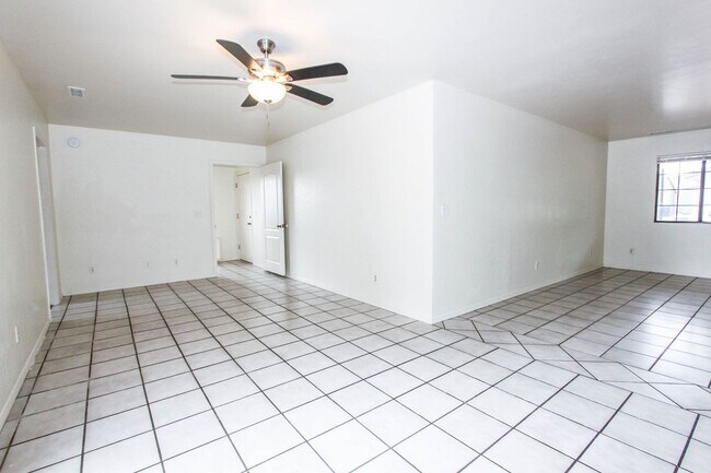Building Photo - Four Bedroom in Prescott Valley