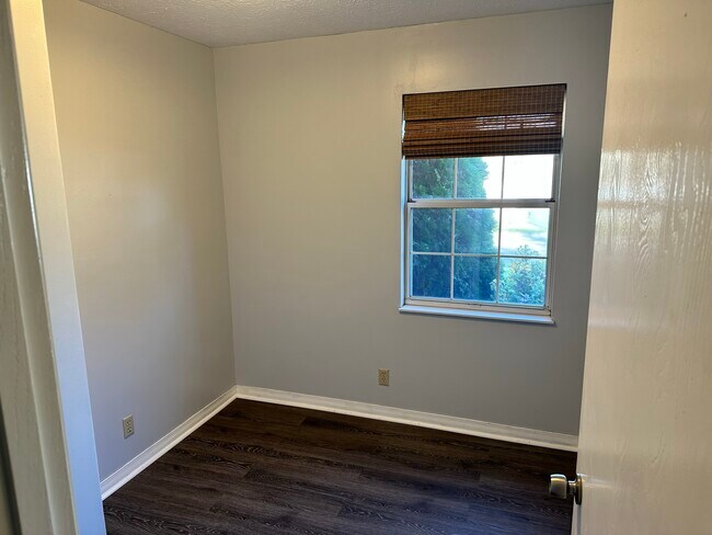 Building Photo - 6415 Bayard Park Dr
