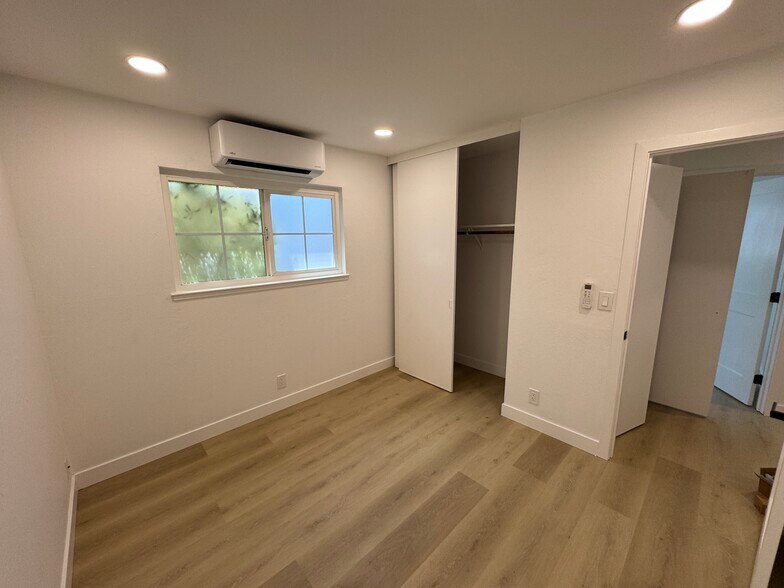 Building Photo - 2721 Mosswood Dr