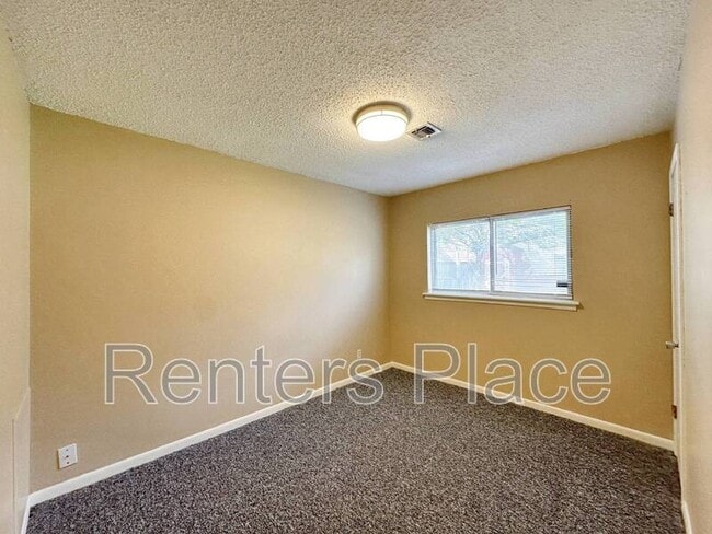 Building Photo - 2407 S Olympia Ave