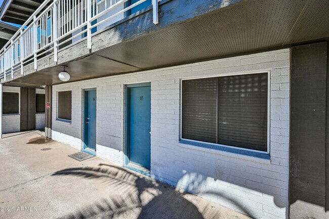 Primary Photo - 3025 N 32nd St