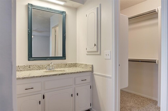 Building Photo - 524 Sherwood Ln