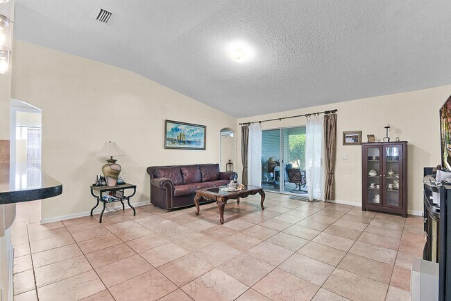 Building Photo - 237 N Hidden Tree Dr